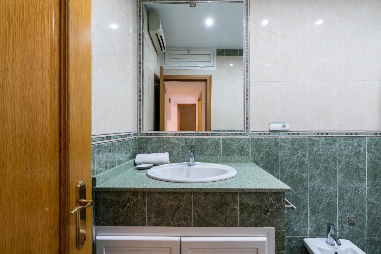 Appartamento Holi-Rent Salado Siviglia Esterno foto